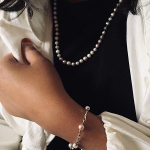 Alternative view of Pretty in Pearl